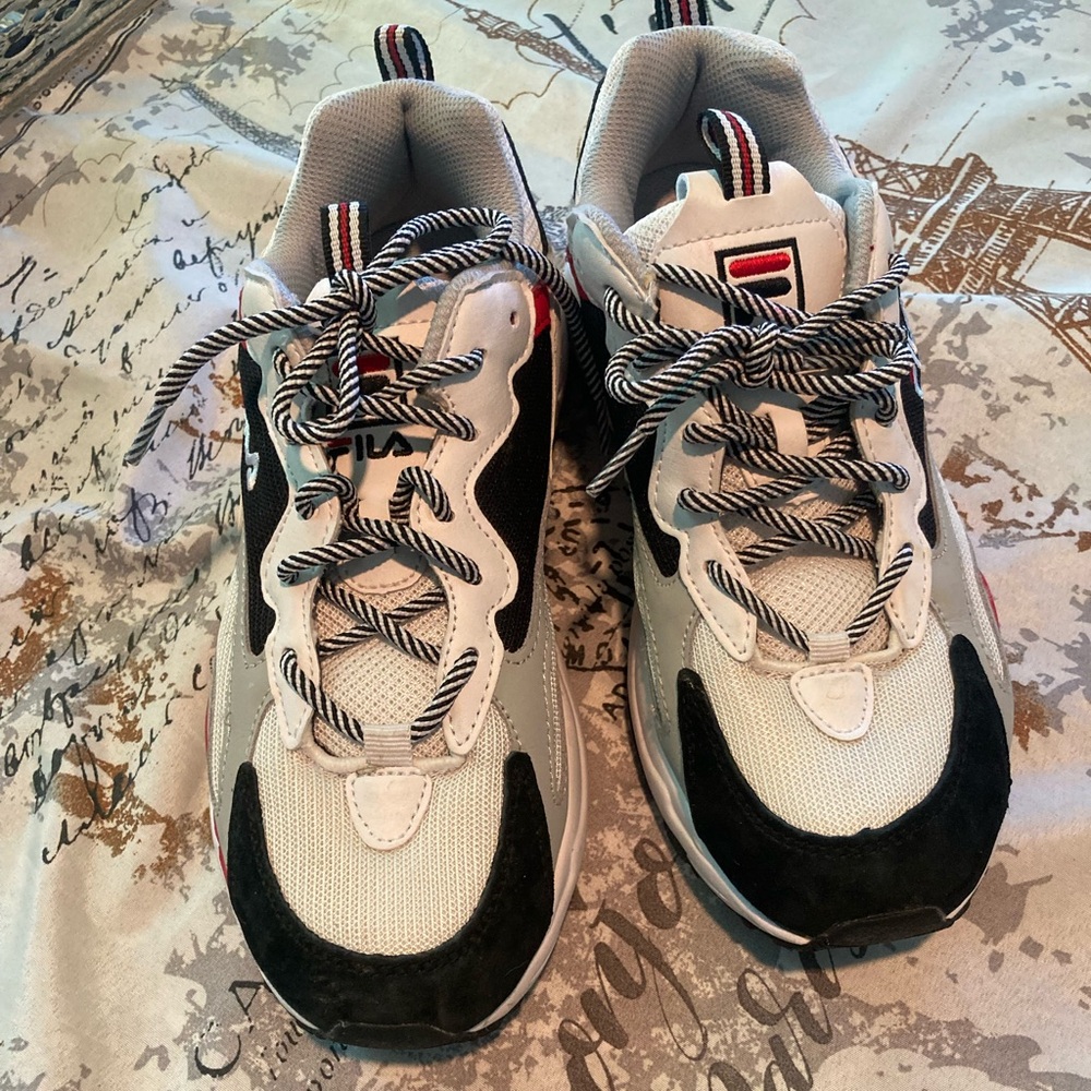 Fila Women’s White, Black, and Red Athletic Shoes Size 9 Previously Owned